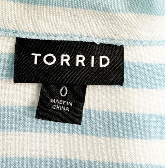 Torrid Blue and White Button Down Shirt Blouse Size 0 Resort Coastal Vacation - Picture 3 of 6